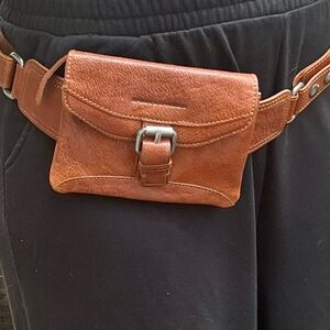 Spikes & Sparrow 100% leather Fanny pack.